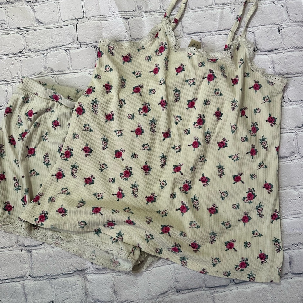 Jessica Simpson Floral Print Pajama Set